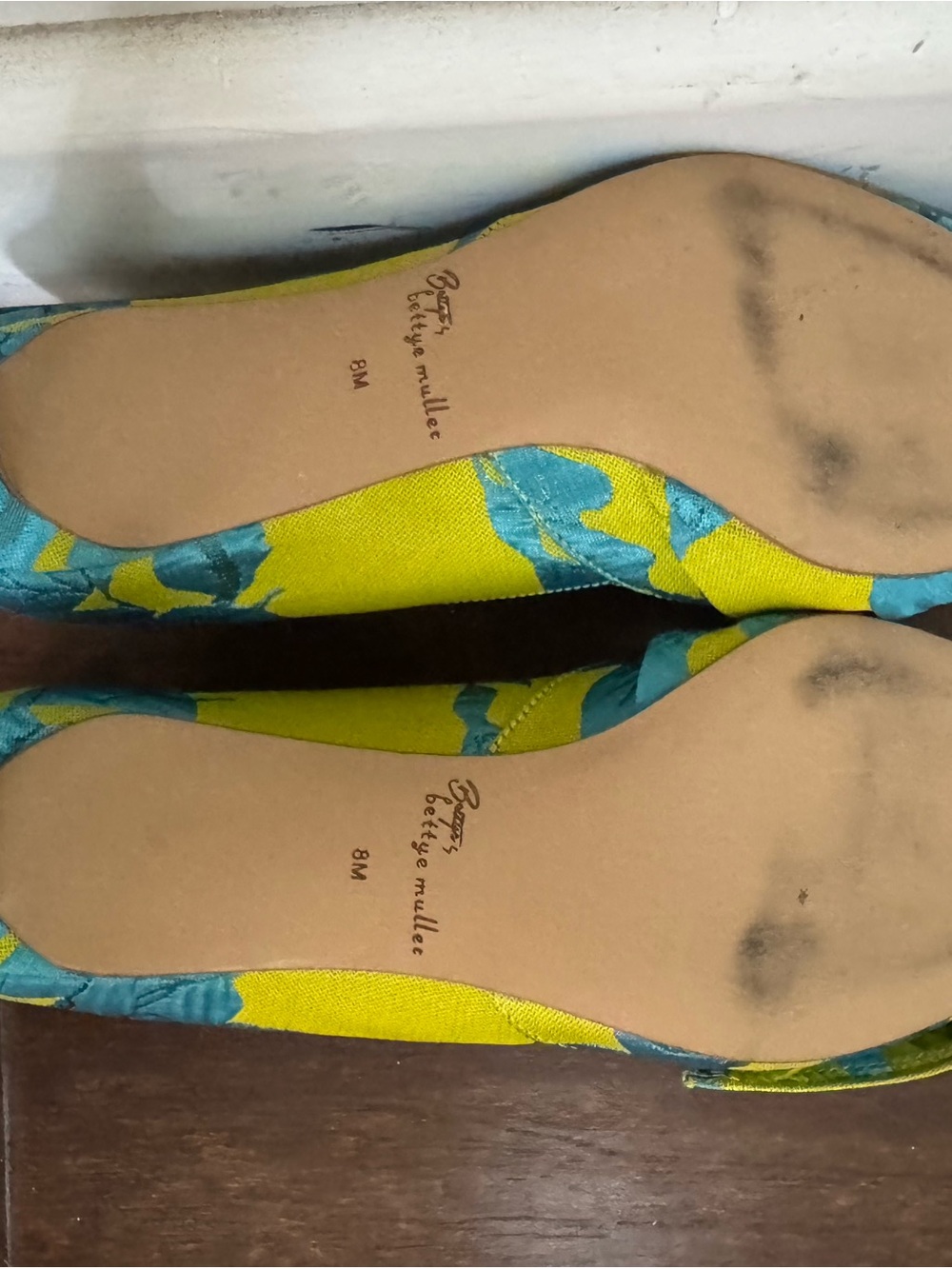 Bettye Muller Teal and Yellow Pointed Toe heals - Picture 5 of 6